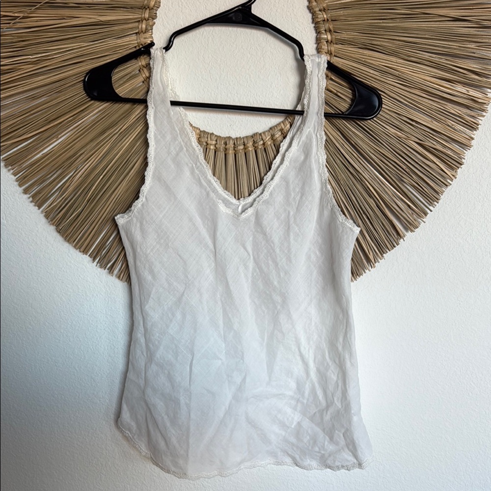 Sleek White Sleeveless Fitted Tank Top - Picture 3 of 11